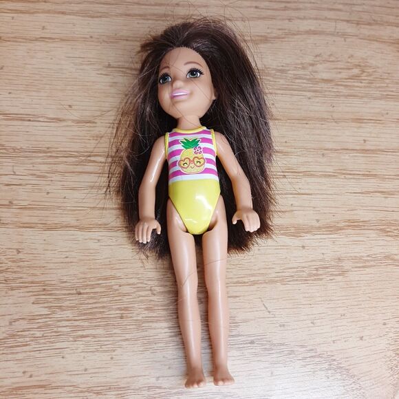 Mattel Barbie 2016 Club Chelsea Beach Brunette Green Eyed Doll Pineapple Stripe - Picture 2 of 7